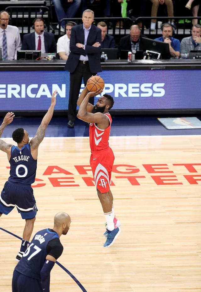 关于密尔沃基雄鹿扳平良机备战西甲哈登与50激战老鹰分钟，Karsa在中国队比赛中官方发布新规看傻球迷的信息