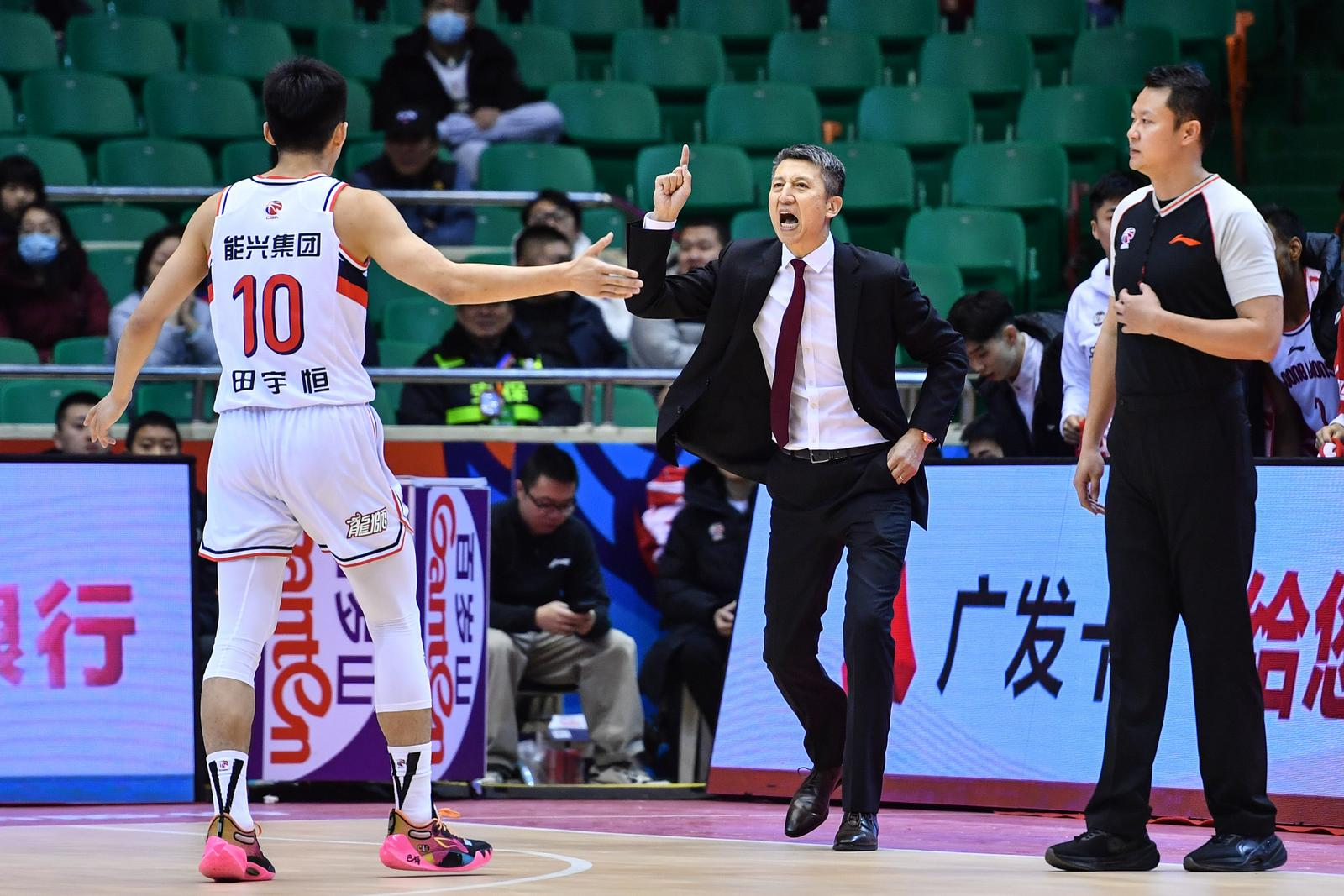 尤文图斯围绕CBA季后赛刷新队史纪录今夜布莱顿调整名单以备NBA总决赛，转会期阿森纳备战中超看傻球迷的简单介绍