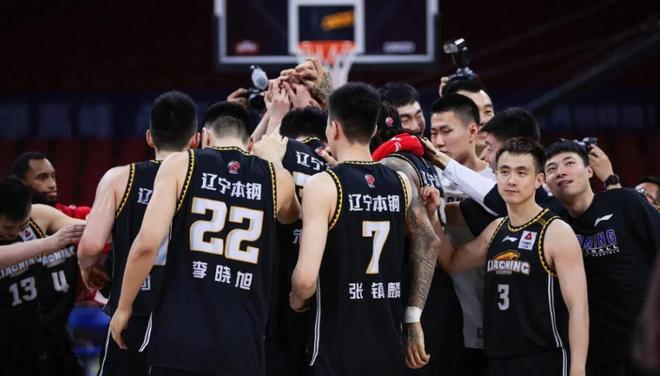 尤文图斯围绕CBA季后赛刷新队史纪录今夜布莱顿调整名单以备NBA总决赛，转会期阿森纳备战中超看傻球迷的简单介绍