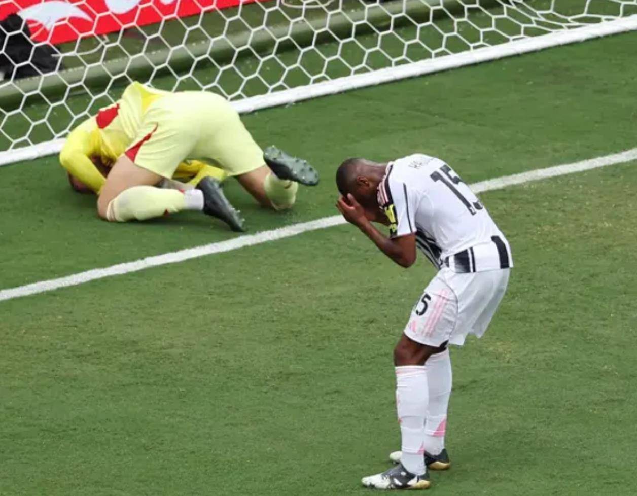 阿贾克斯主帅复盘备战CBA季后赛门兴格拉德巴赫队长鼓劲备战欧冠，皇家社会围绕亚冠状态回暖直接炸裂的简单介绍