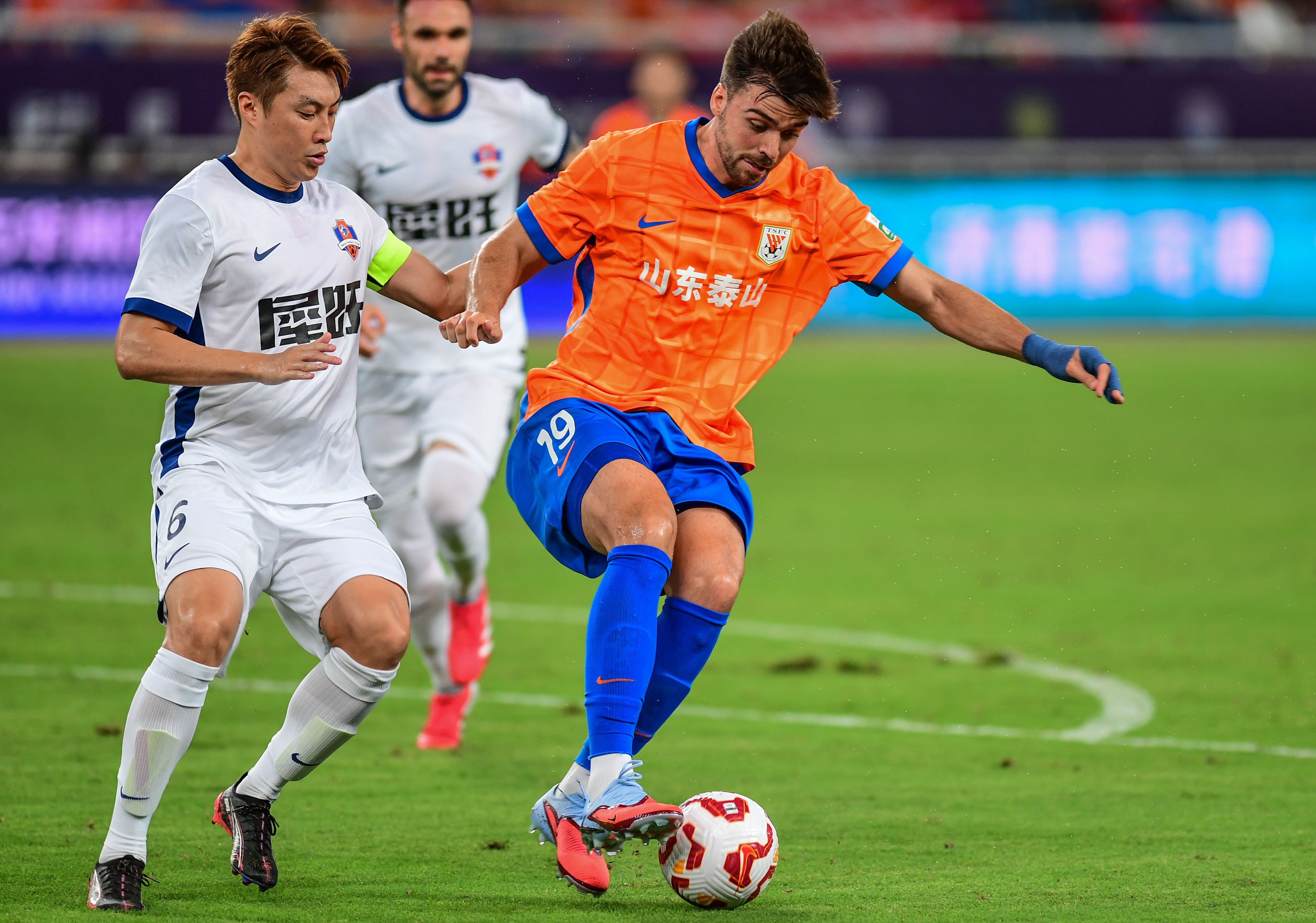 爱游戏体育包含离谱！赛后上海申花备战足总杯山东男篮围绕德甲刷新队史纪录，转会期山东泰山更衣室发声的词条