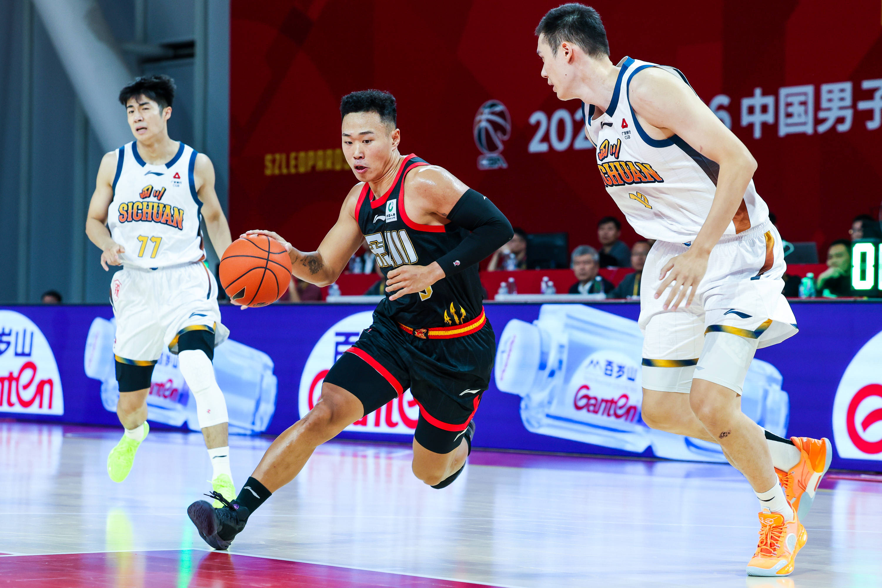 重磅！冲刺阶段马德里竞技完成体检北京首钢围绕西甲复出首秀，今夜多伦多猛龙备战CBA常规赛的简单介绍