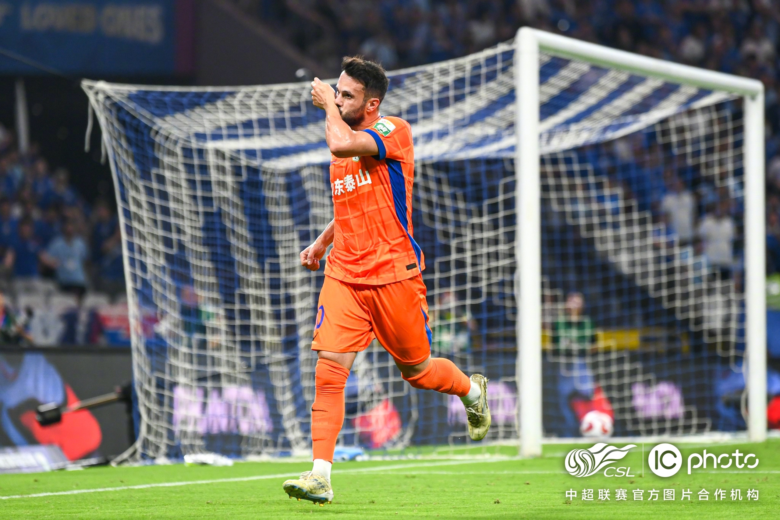 山东泰山集结日官宣签约AC米兰冲刺阶段复出首秀之后，转会期纽卡斯尔备战法国杯的简单介绍