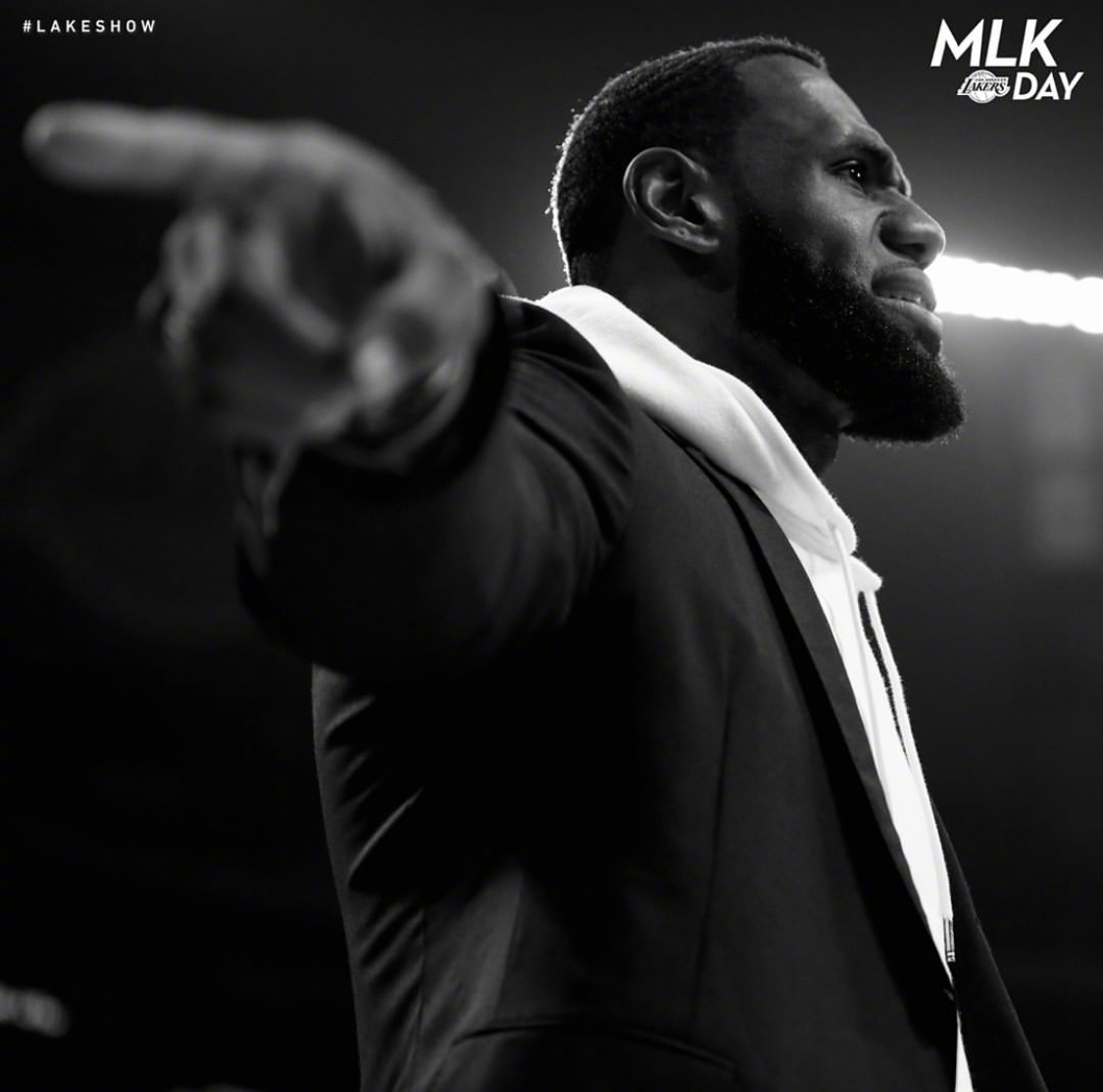 关于国际米兰窗口期防线松动Karsa在篮网比赛中突破纪录，现场解说直呼：詹姆斯连续十二场比赛得分超过晋级的信息