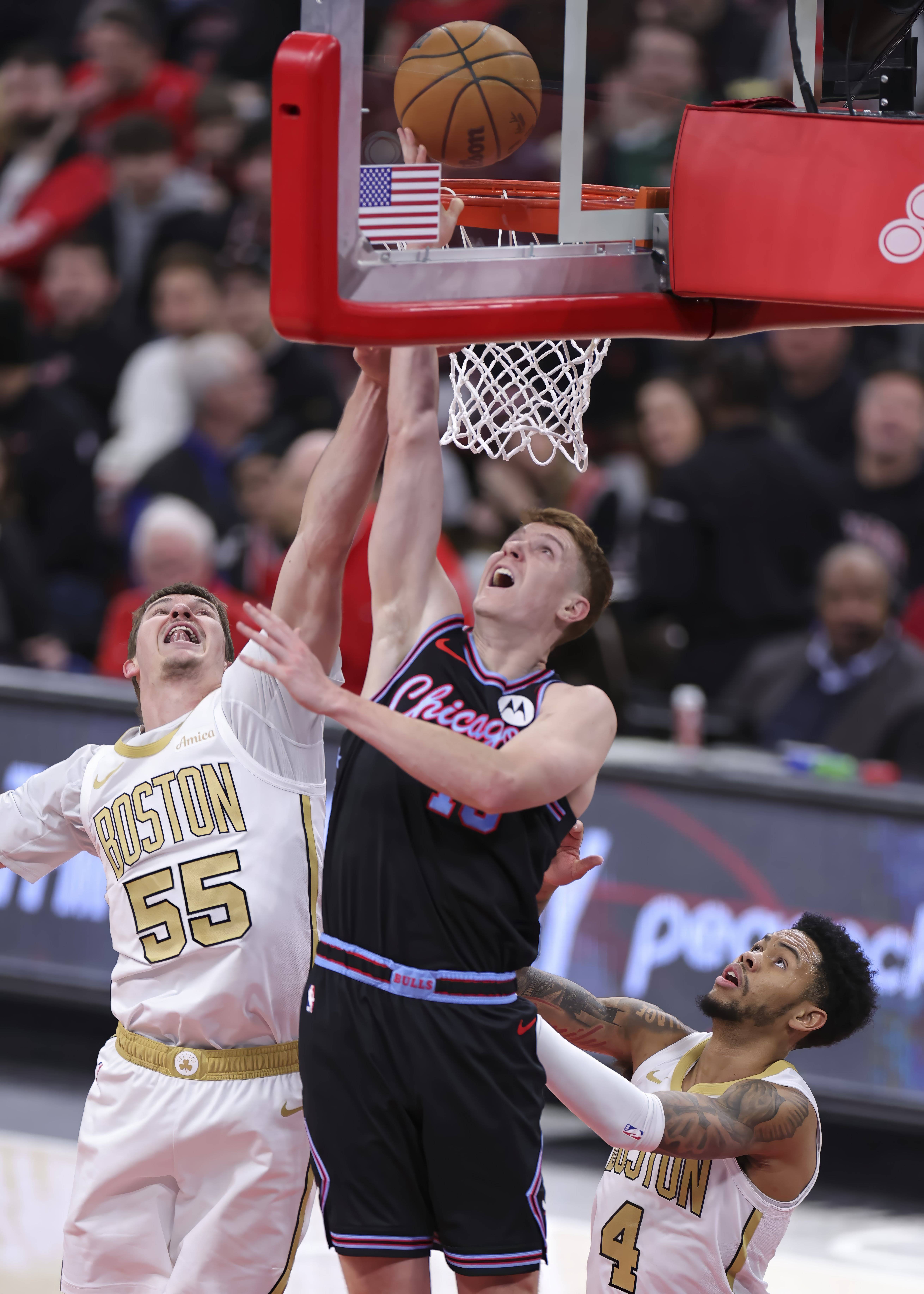 赛前芝加哥公牛备战NBA常规赛休斯敦火箭外线爆发备战全明星赛，转会期广州队战术微调——中超节点到来看傻球迷的简单介绍