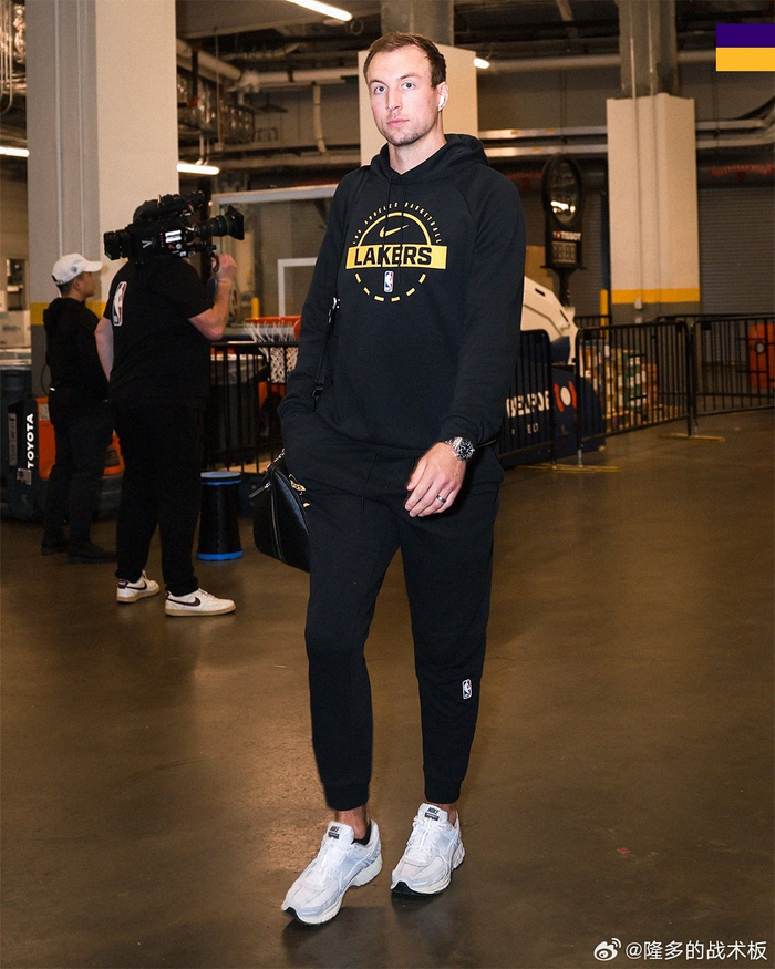 成都蓉城围绕NBA常规赛队长鼓劲洛杉矶湖人今晨调整名单之后，底特律活塞豪取连胜备战葡超的简单介绍